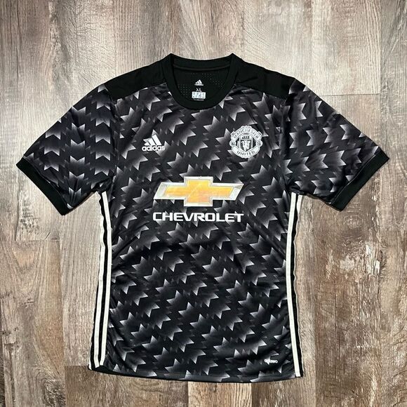 Manchester United 2017 Adidas Jersey - Picture 1 of 8